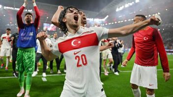 Ferdi Kadioglu, footballeur néerlandais avec succès dans l’équipe nationale turque