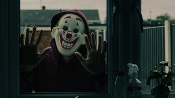 بادوت يرتدي بدلة جيرسي كرة القدم مع محرك المشي في نيويورك مهددة بوي لمدة 7 سنوات