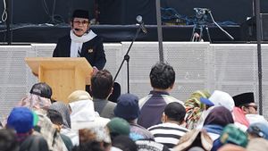   Rhoma Irama Jadi Imam dan Khatib Salat Jumat Bareng Penonton di Depan Panggung Pestapora