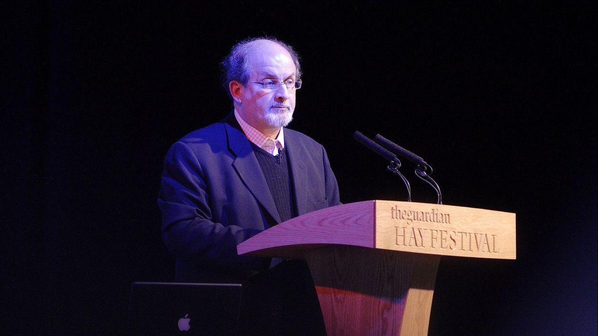 Yayasan Iran Hadiahi Penyerang Novelis Salman Rushdie Tanah Seluas 1.000 Meter Persegi