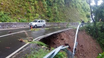 PUTR South Sulawesi Coordinates With BBPJN Handling Landslide In Poros Malino Gowa