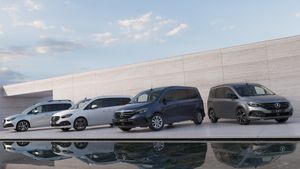 Mercedes-Benz Releases Four Small Vans With Long Wheelbase, Here's The Advantage