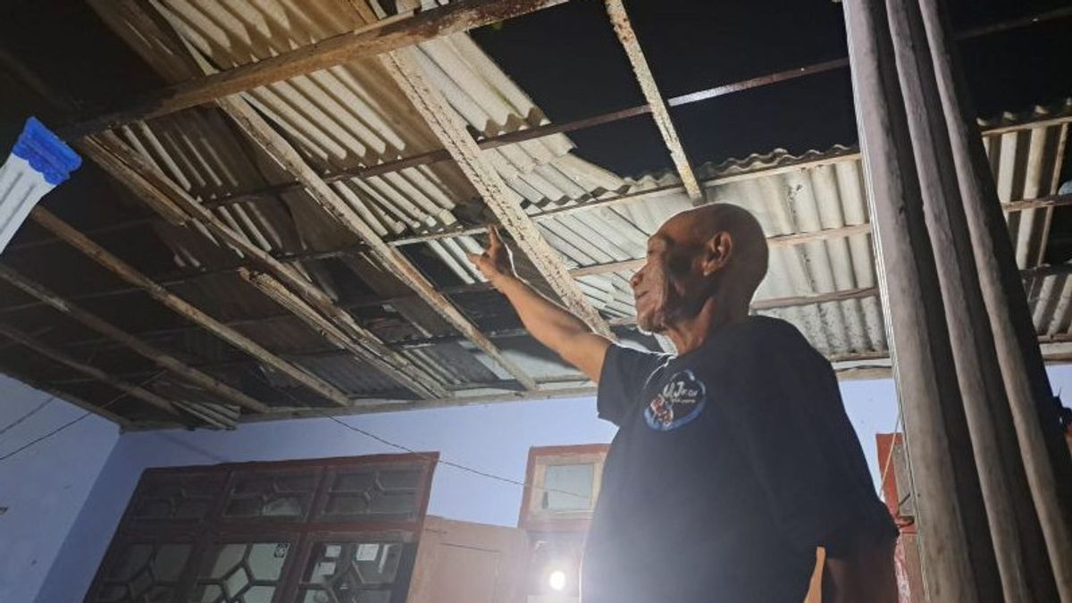 The National Police Has Replaced The Rugi Of Damaged Houses Affected By The East Java Police Chief's Helicopter Which Landing In The Field Of Rejotangan Village