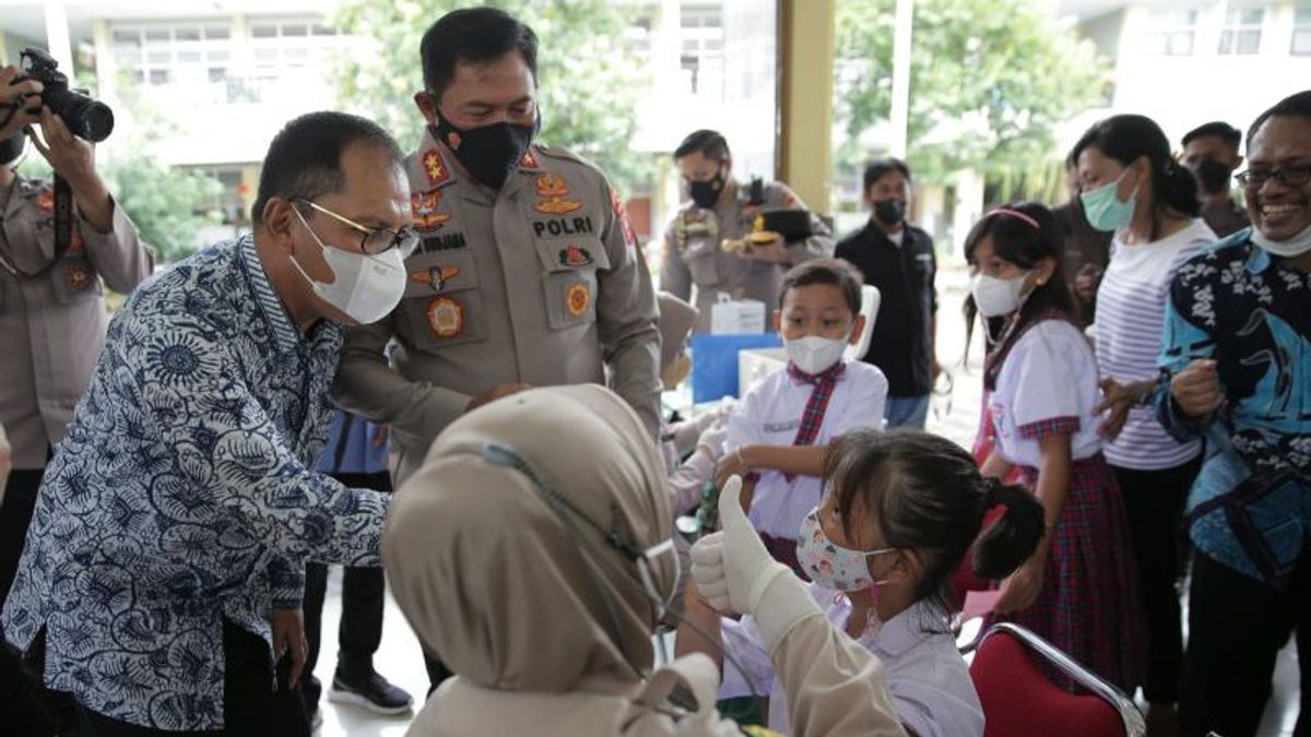 Vaksinasi untuk Warga Makassar Telah Capai 90,21 Persen