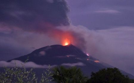 Waspada! Senin Pagi, Gunung Lewotobi Laki-laki di Flores Timur Masuk Status Awas