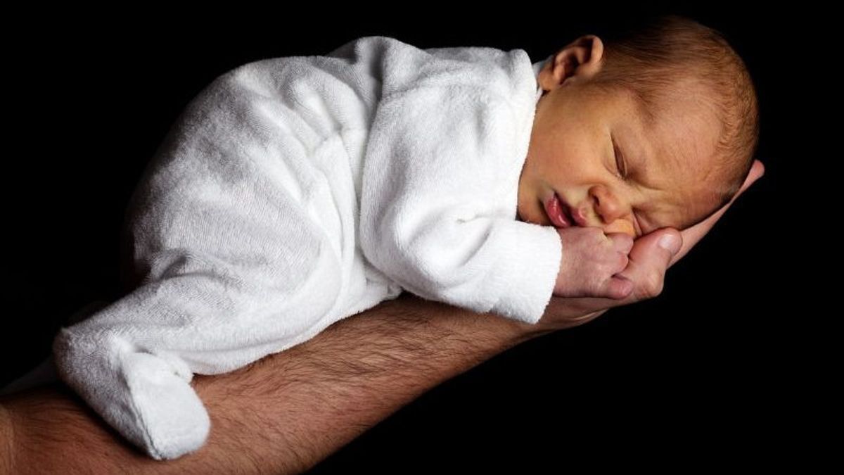 Rentan Infeksi yang Menyebabkan Kematian, Ini Cara Merawat Tali Pusat Bayi 