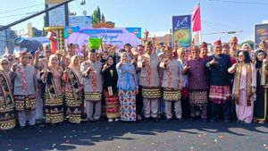 Pemkot Bandarlampung Ajak Generasi Muda Lebih Cinta Budaya Lokal lewat Pawai Tari Ngigel