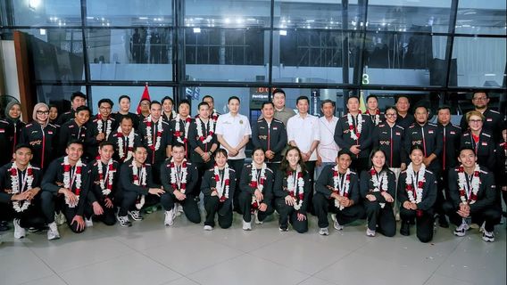Sambut Langsung Kedatangan Atlet, Ketum PBSI Apresiasi Pencapaian di Piala Sudirman 2025