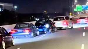 Polisi Cuma Tegur Lisan Pengemudi Mobil  Zigzag di Tol Becakkayu yang Bahayakan Pengendara Lain