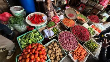 星期六早上，红辣椒的价格为78,900印尼盾/公斤，红洋葱为43,700印尼盾/公斤