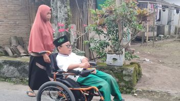 Wheelchair From Ganjar For Children With Disabilities Memorizing The Koran