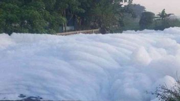 Bekasi Residents Are Excited There Is Foam Waste In Official Rivers Like Clouds