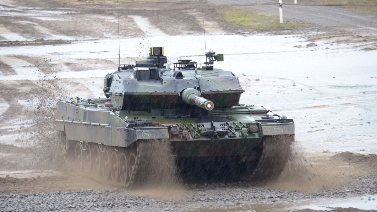 Germany Buys Dozens Of Leopard 2 Tanks And Howitzers After Sending Aid To Ukraine
