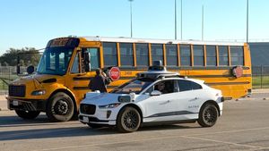 Waymo Kritik Tesla padahal Taksi Otonomnya Masih Melanggar Aturan Bus Sekolah