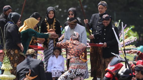 The Story Of Adila, A Bajang Children Asking For Herbal Hair Cuted Off By Ganjar Pranowo