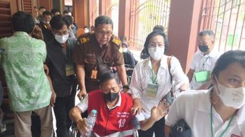 Retired Police Officer Undergoes Child Rape Trial in Surabaya District Court