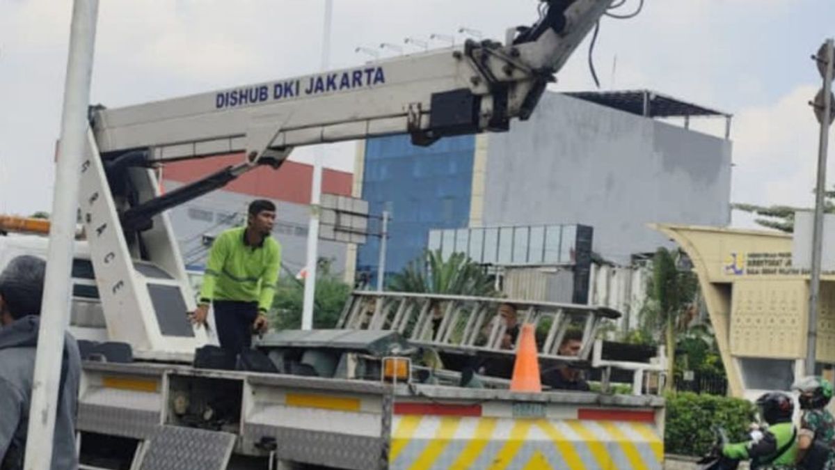 Dishub DKI Upayakan Lampu Lalu Lintas di Jakarta Kembali Normal