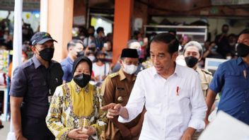 佐科威总统参观茂物市场，向居民发放8.578亿印尼盾援助