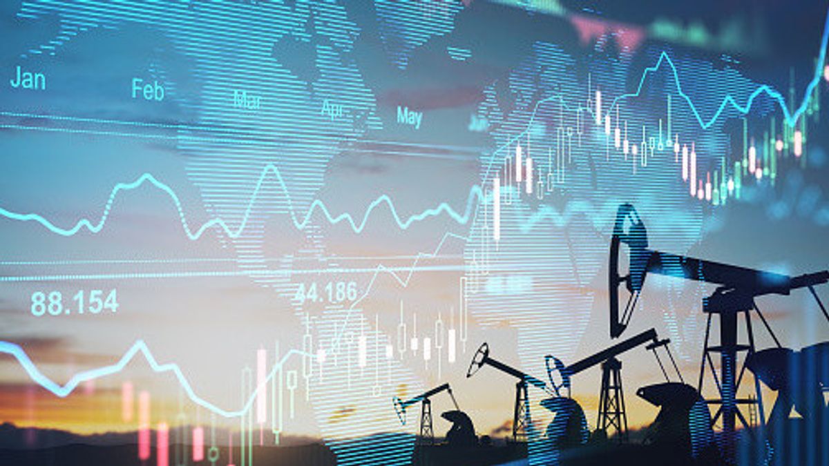 原油価格は需要が高まる中、上昇を続けている