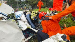 セスナ172機は、インドネシアフライングクラブコミュニティイベントの場所の調査の後、BSDで墜落しました