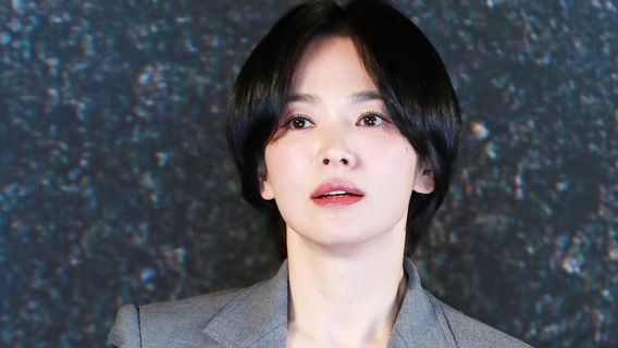 Gaya Terbaru Song Hye Kyo, Tampil Segar dengan Rambut Bondol