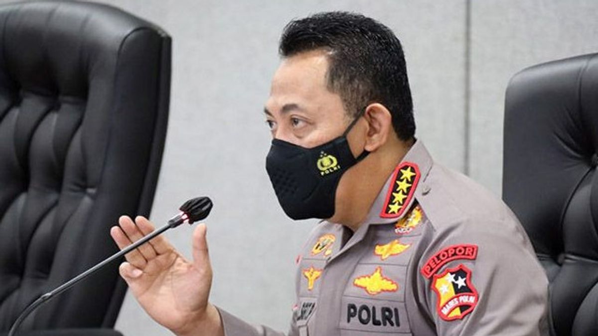 945 Membres Du Personnel Brimob De La Police De Jatim, Jateng, Java Ouest Et Bali Déployés Pour Aider Les Victimes De Semeru