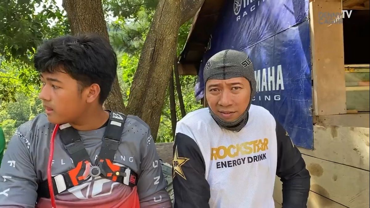 Tak Bisa Larang Hobi Naik Motor Trail, Istri Denny Cagur: yang Penting <i>Happy</i>