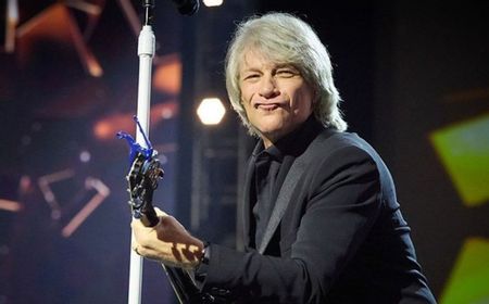 Jon Bon Jovi Selamatkan Perempuan yang Ingin Terjun dari Jembatan