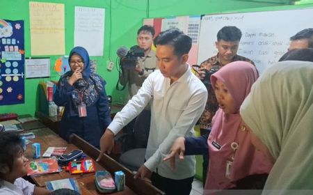 Wapres Gibran Tinjau Uji Coba Makan Bergizi Gratis di SLBN 5 dan SDN 15 Jakbar