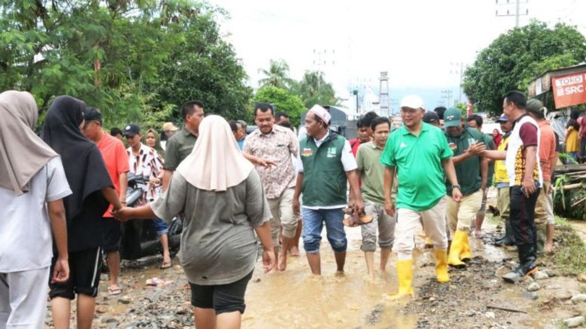アチェの洪水で何百もの家屋が被害を受け、インドネシア下院議員はPUPRに直ちに修理するよう求めた。