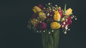 3 Cara Sederhana Membersihkan Vas Bunga Kaca yang Keruh