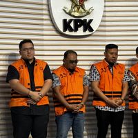 KPK Tahan 4 dari 21 Tersangka Kasus Suap Pengurusan Dana Hibah Pokmas Provinsi Jatim 
