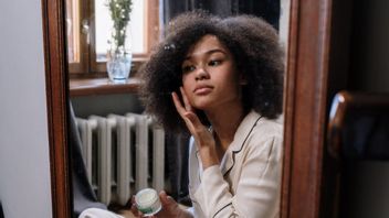Experts Express The Most Appropriate Age To Use Retinol