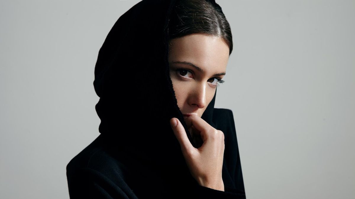7 conseils pour s'habiller en noir pour la fête de l'Eid, pour être moderne et élégant