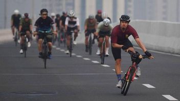 Un Cycliste Viral Entre Sur L’autoroute Sans Péage D’Antasari, Wagub Riza: Très Dangereux!