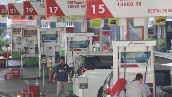 بدلا من زيادة الأسعار ، ينصح الحكومة بقصر استخدام الوقود على دوائر معينة فقط.