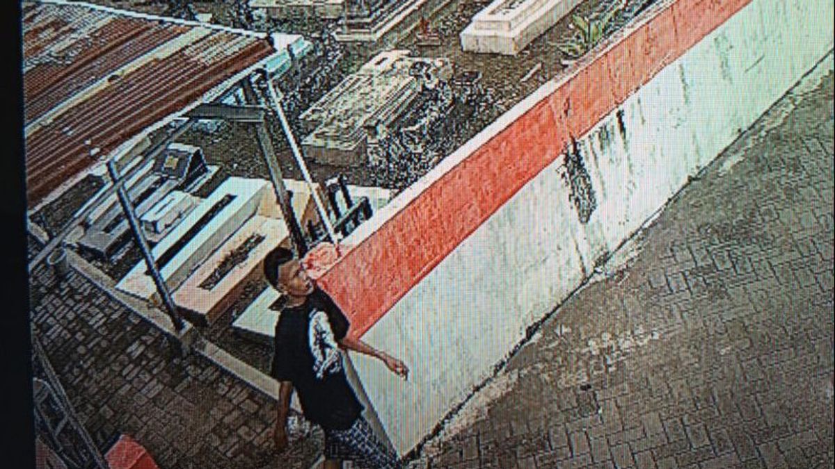 10 Nisan, une croix brisée dans trois endroits de Bantul, un garçon de 15 ans a été reconnu coupable