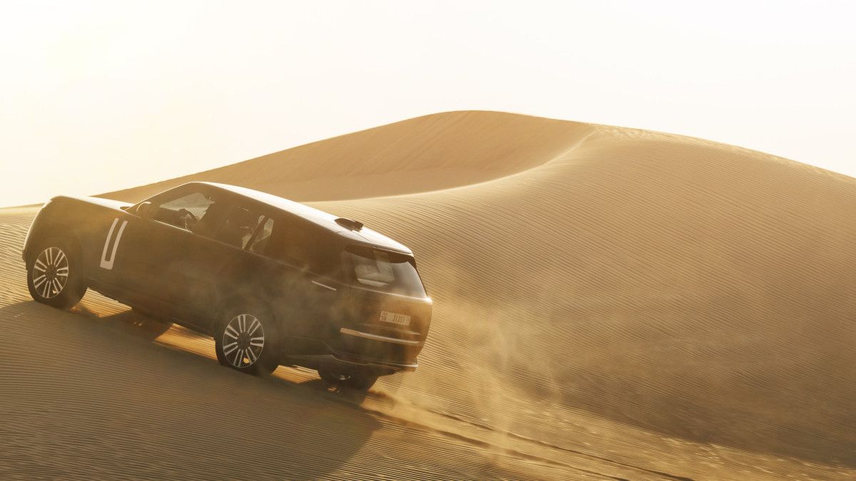 Avant son premier lancement, la Range Rover Electric a réussi à essayer dans l’extrême place de sable désert