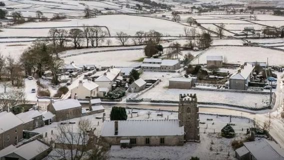 Hurricane Bert Causes Power Outages And Travel Disrupts In England And Ireland