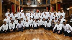 Fat Cabinet Mirrors Prabowo's Weakness