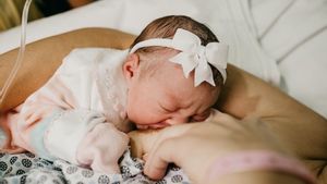 Pakar Kesehatan: Ibu yang Positif COVID-19 Tetap Diperbolehkan untuk Memberikan ASI untuk Bayinya