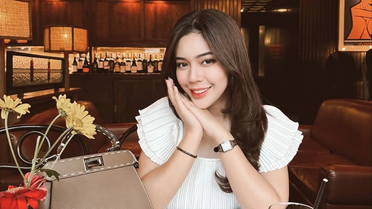 Fay Nabila a ouvert la bouche sur les raisons de son divorce de son mari après avoir essayé de le refermer