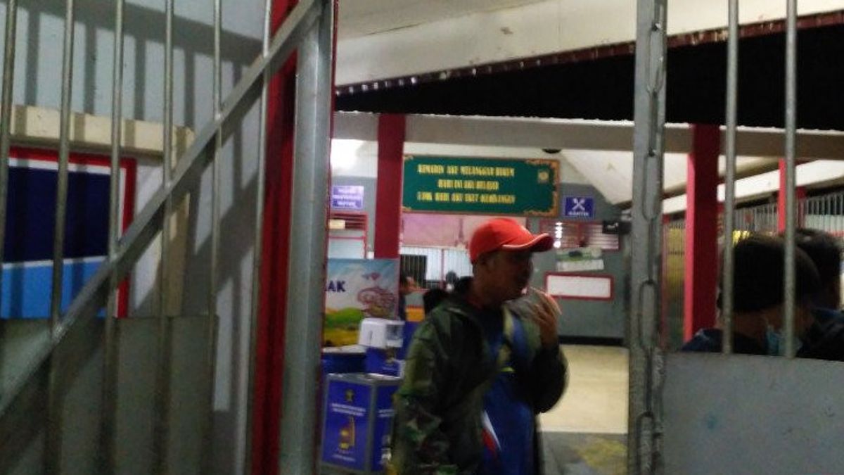 8 Prisonniers à Muaralabuh, Sumatra Occidental échappé La Nuit En Cassant La Ventilation Avec Une Scie