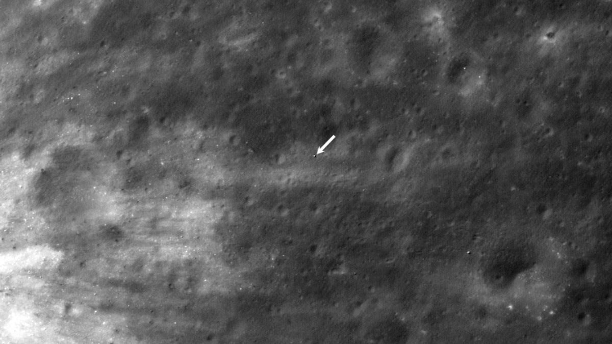 NASA探査機が月面で日本の着陸船を発見
