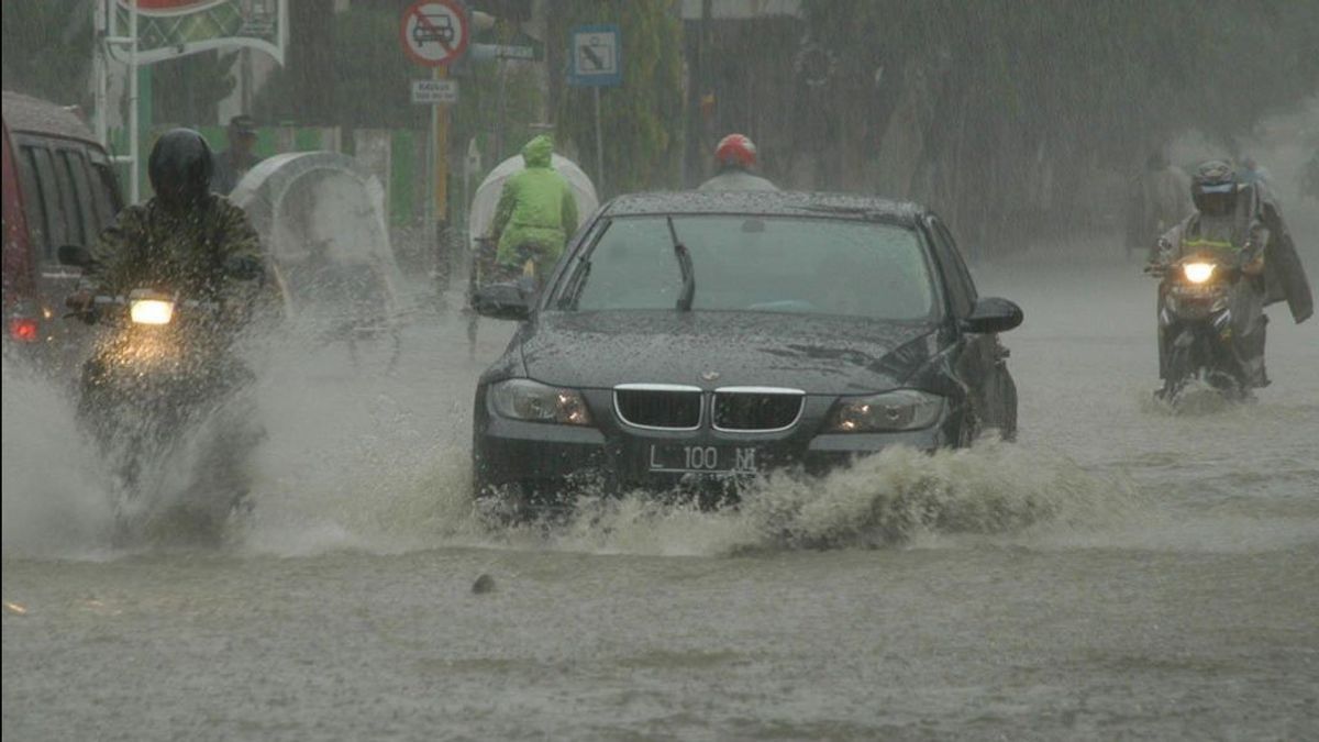 BMKG早期预警:雷雨和大风威胁印度尼西亚地区今天