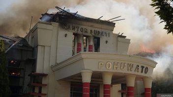 哥伦打洛州州长对Pohuwato摄政办公室的焚烧感到遗憾