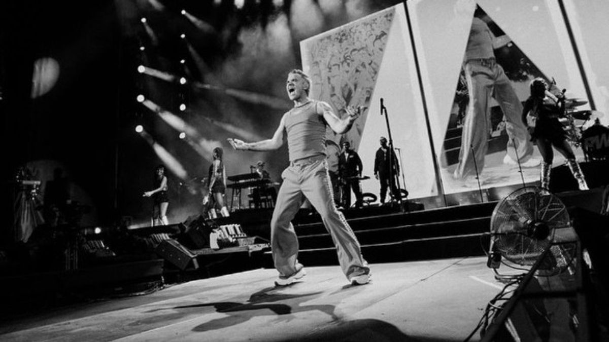 Robbie Williams Lampaui Rekor The Beatles, Album “BRITPOP” Puncaki Tangga Lagu Inggris