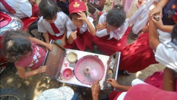 UI Beri Edukasi Memilih Jajanan Anak Bebas Bahan Kimia Obat