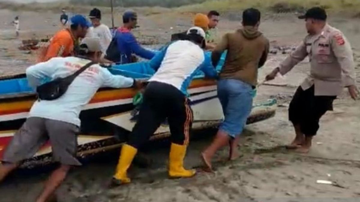 Nekat Melaut Meski Cuaca Buruk, 2 Nelayan di Cianjur Hilang Usai Kapal Terbelah Dihantam Gelombang 