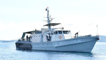 سفينة البحرية تيدونغ سيلار تدعم التطعيمات في الجزيرة